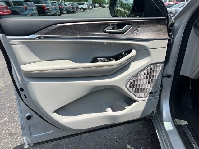 2022 Jeep Grand Cherokee Overland