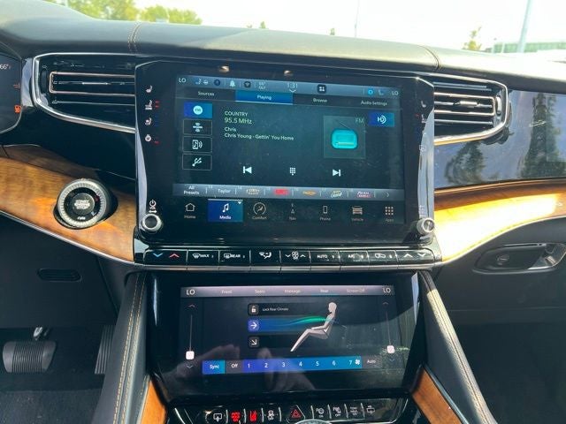 2022 Jeep Grand Wagoneer Series III