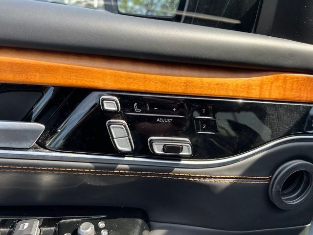 2022 Jeep Grand Wagoneer Series III