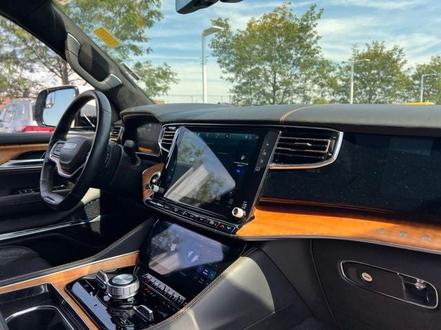 2022 Jeep Grand Wagoneer Series III
