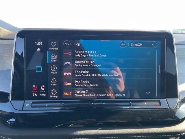 2024 Volkswagen Atlas Cross Sport 2.0T SE w/Technology