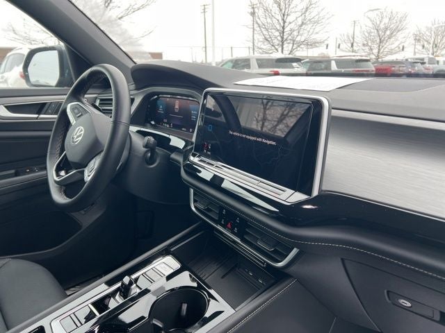 2025 Volkswagen Atlas Cross Sport 2.0T SE w/Technology