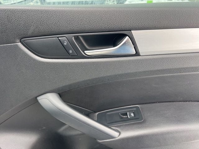 2012 Volkswagen Passat V6 SE