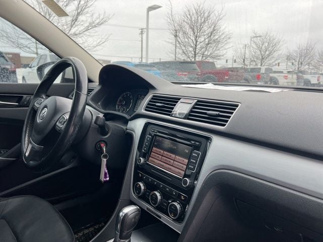 2012 Volkswagen Passat V6 SE