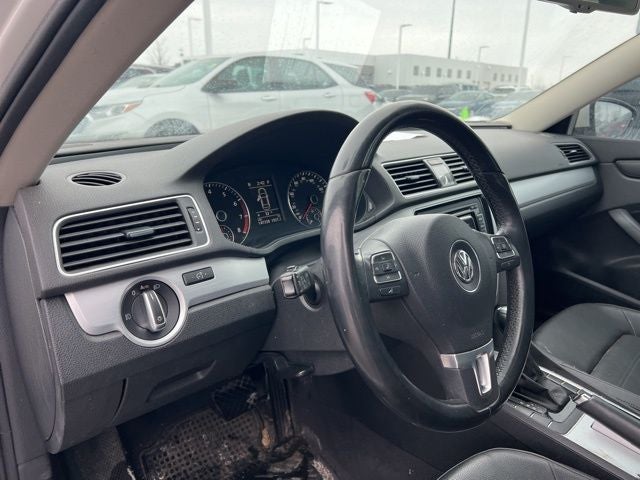 2012 Volkswagen Passat V6 SE