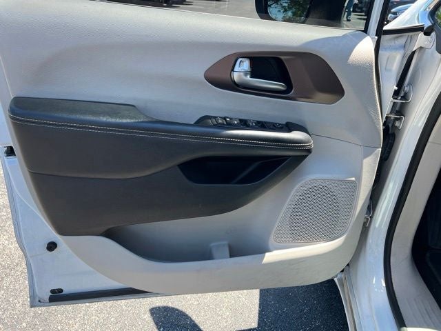 2020 Chrysler Voyager LXI