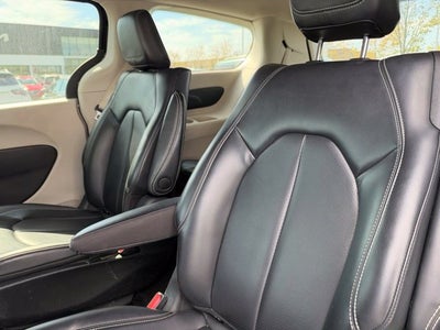 2023 Chrysler Pacifica Hybrid Touring L