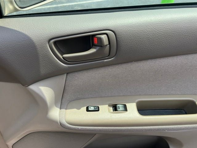 2004 Toyota Camry LE