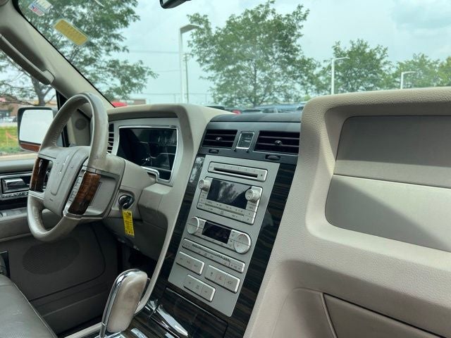 2009 Lincoln Navigator Base