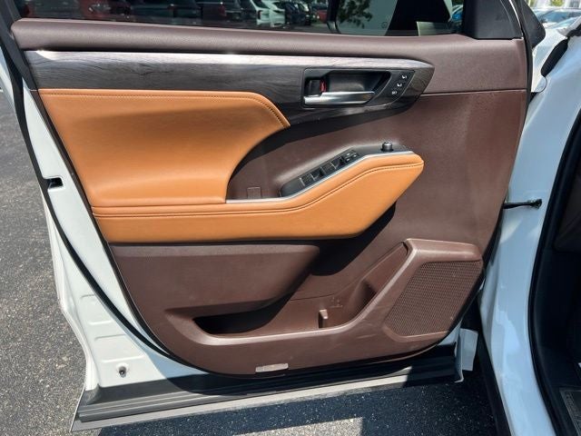 2022 Toyota Highlander Platinum