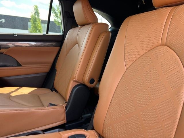 2022 Toyota Highlander Platinum