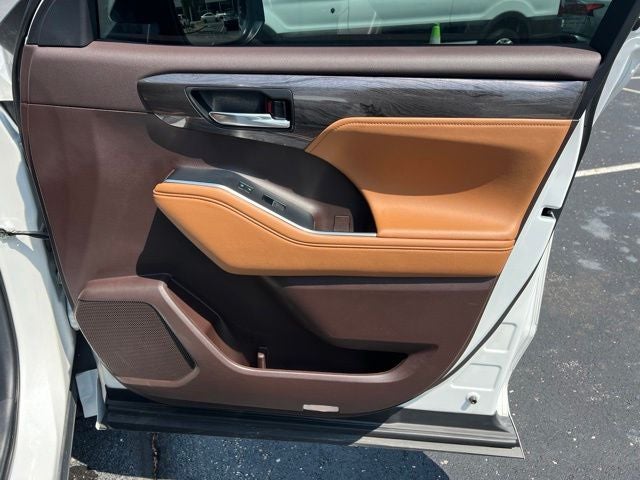 2022 Toyota Highlander Platinum