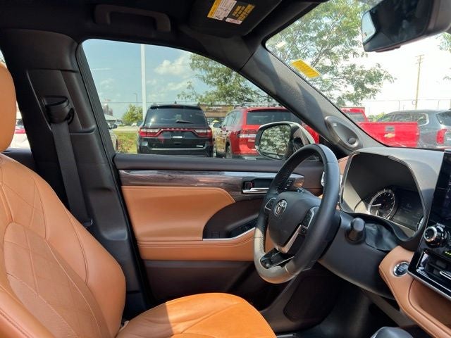 2022 Toyota Highlander Platinum