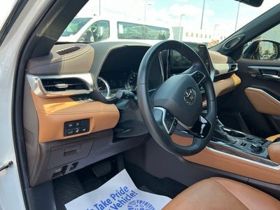 2022 Toyota Highlander Platinum