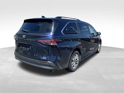 2022 Toyota Sienna XLE 7 Passenger