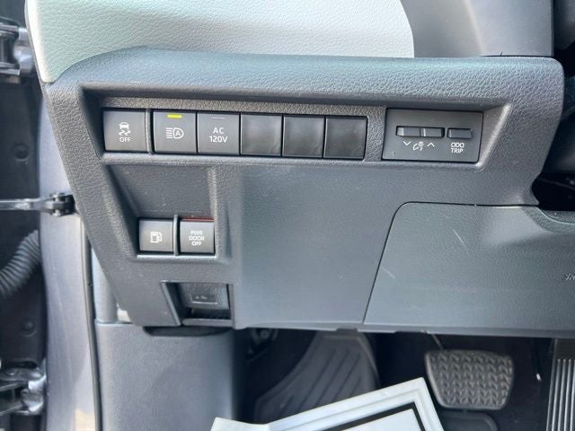 2025 Toyota Sienna XLE 8 Passenger