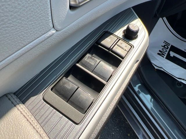 2025 Toyota Sienna XLE 8 Passenger