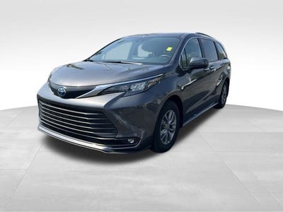 2025 Toyota Sienna XLE 8 Passenger