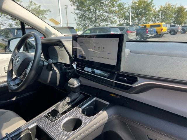 2025 Toyota Sienna XLE 8 Passenger
