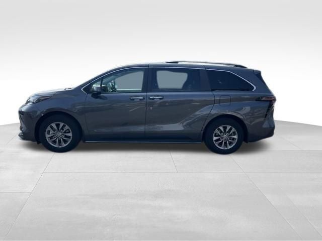 2025 Toyota Sienna XLE 8 Passenger