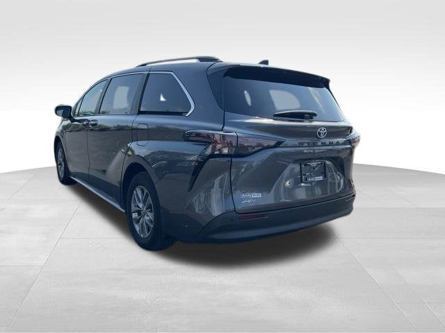 2025 Toyota Sienna XLE 8 Passenger