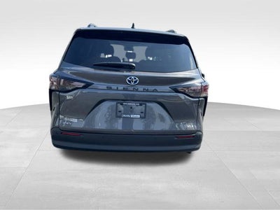 2025 Toyota Sienna XLE 8 Passenger