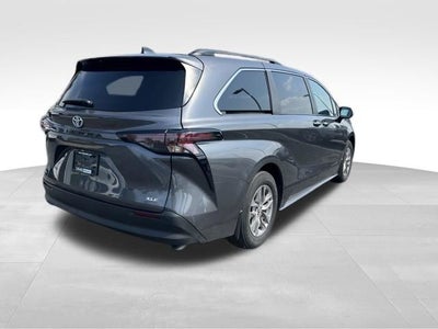 2025 Toyota Sienna XLE 8 Passenger