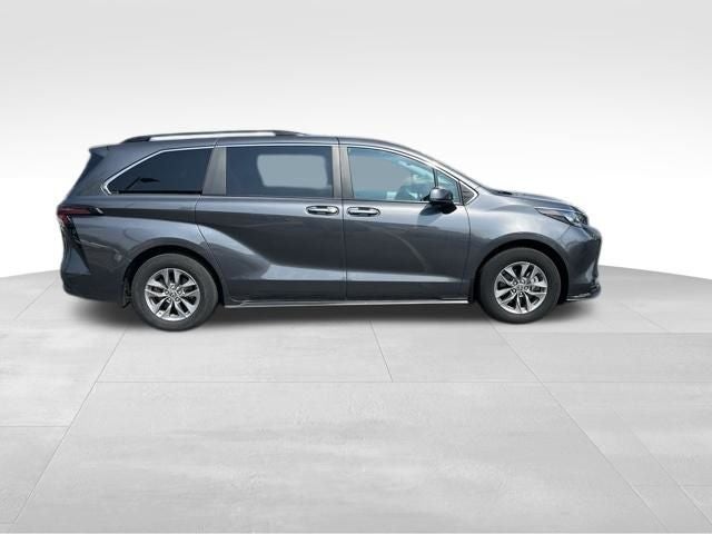 2025 Toyota Sienna XLE 8 Passenger