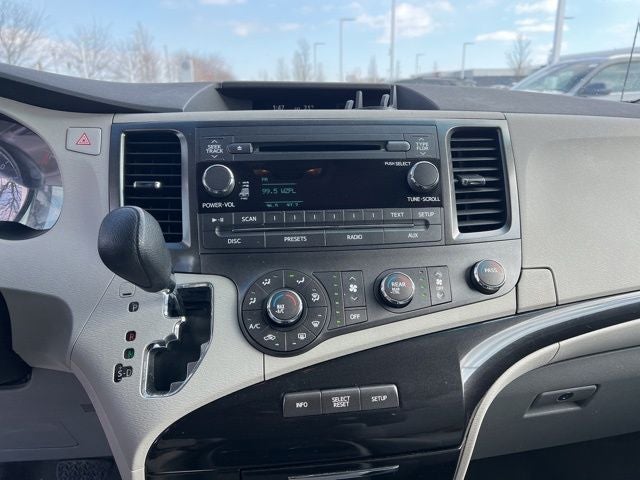 2011 Toyota Sienna LE