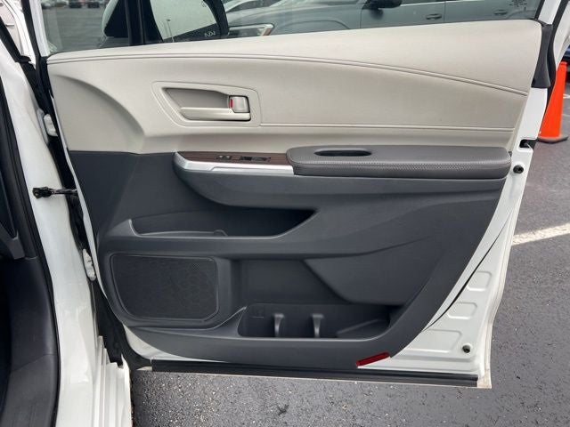 2021 Toyota Sienna LE 8 Passenger