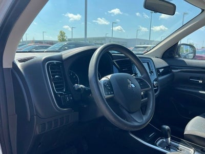 2020 Mitsubishi Outlander ES
