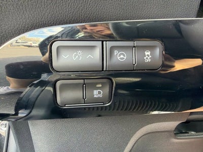2022 Toyota Prius LE