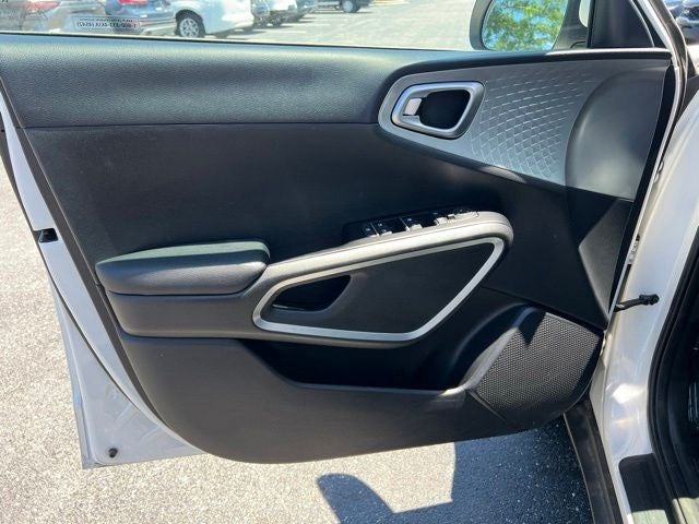2024 Kia Soul LX - Photo 24