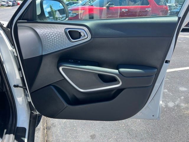 2024 Kia Soul LX - Photo 28