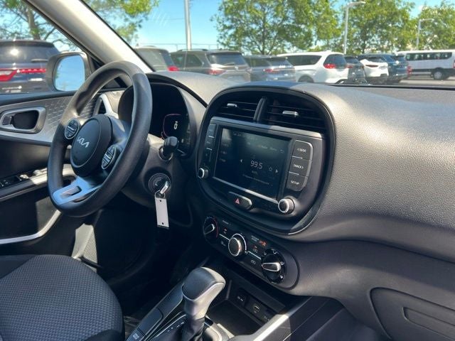 2024 Kia Soul LX - Photo 30
