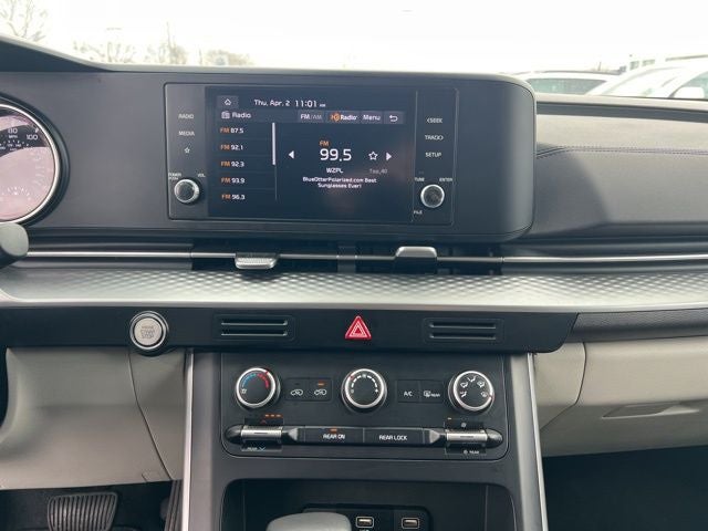 2024 Kia Carnival LX