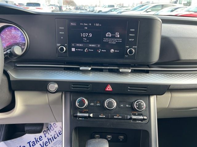 2023 Kia Carnival LX