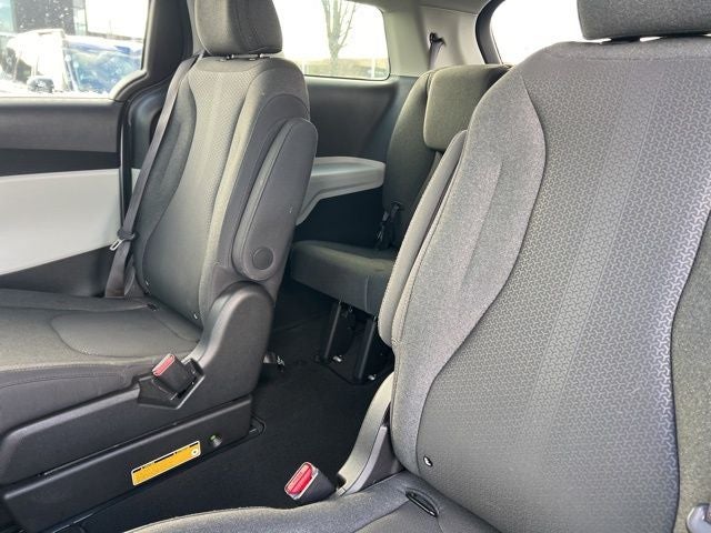 2023 Kia Carnival LX