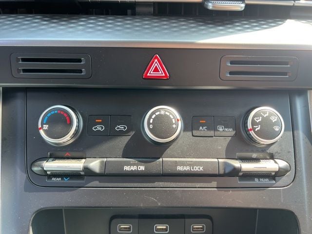 2024 Kia Carnival LX