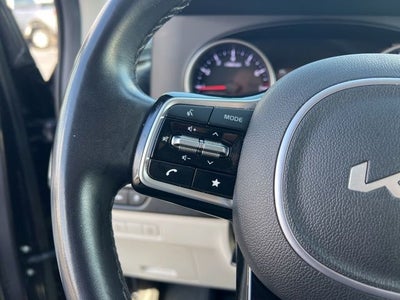 2023 Kia Carnival LX