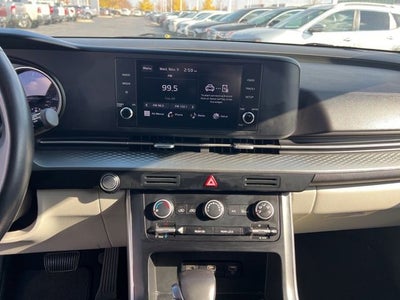 2023 Kia Carnival LX