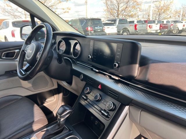 2023 Kia Carnival LX