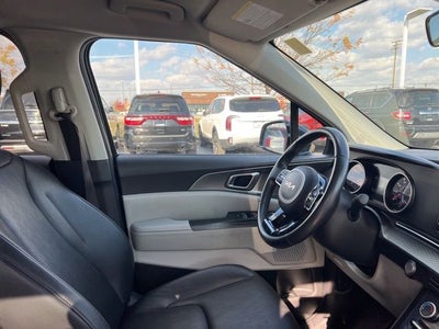 2023 Kia Carnival LX