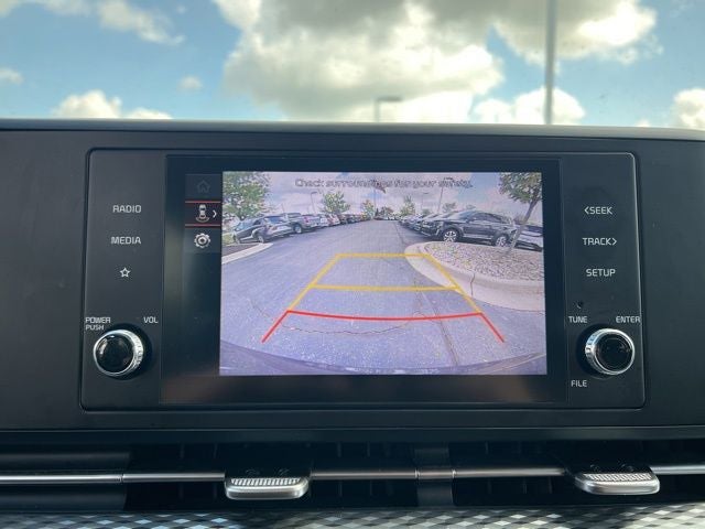 2024 Kia Carnival LX