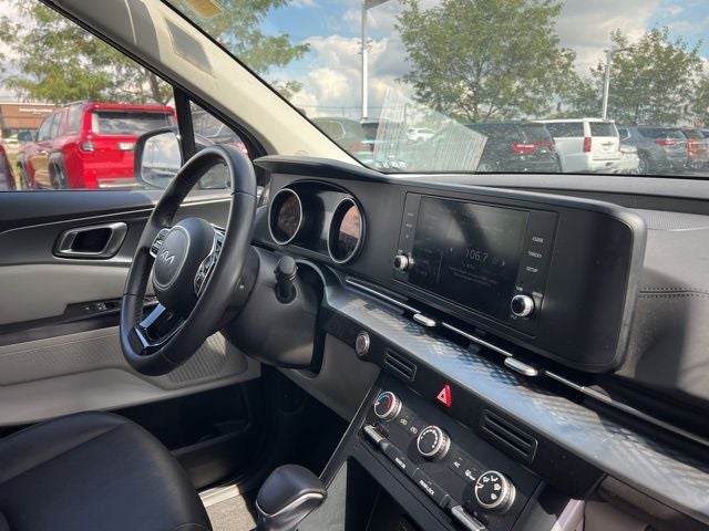 2024 Kia Carnival LX