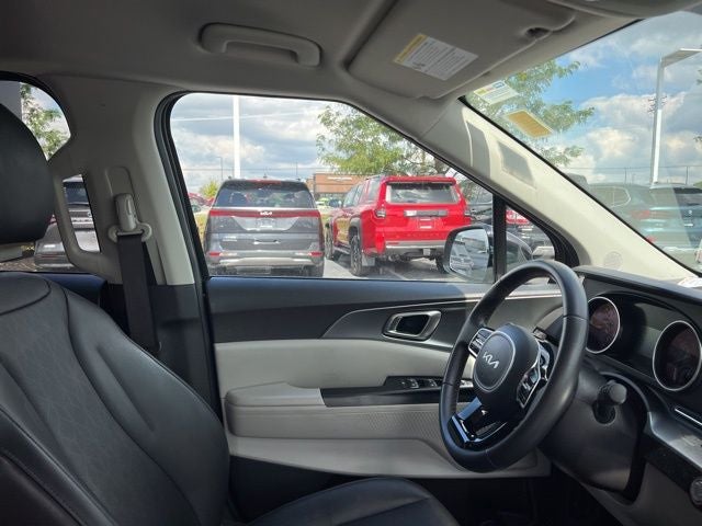 2024 Kia Carnival LX