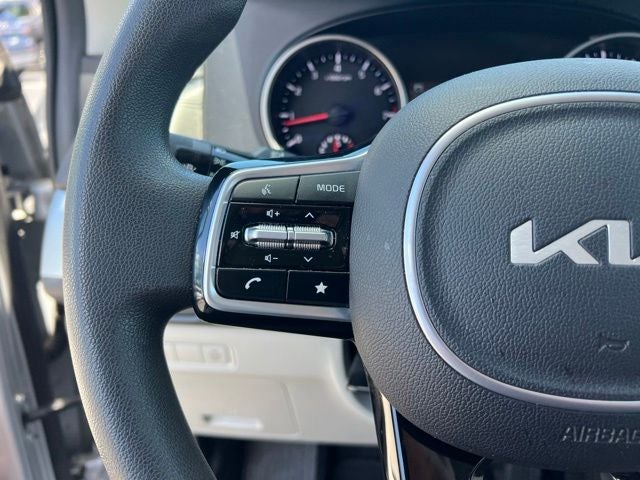 2022 Kia Carnival LX