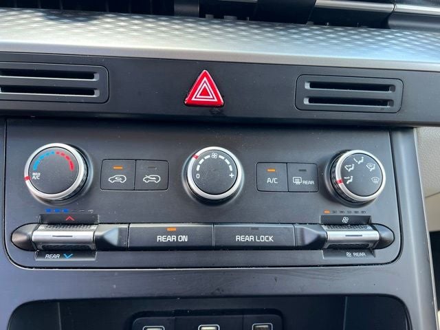2022 Kia Carnival LX