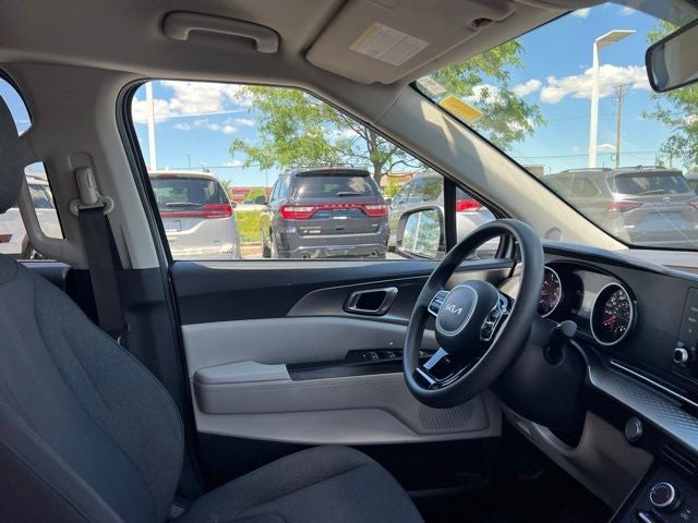 2022 Kia Carnival LX