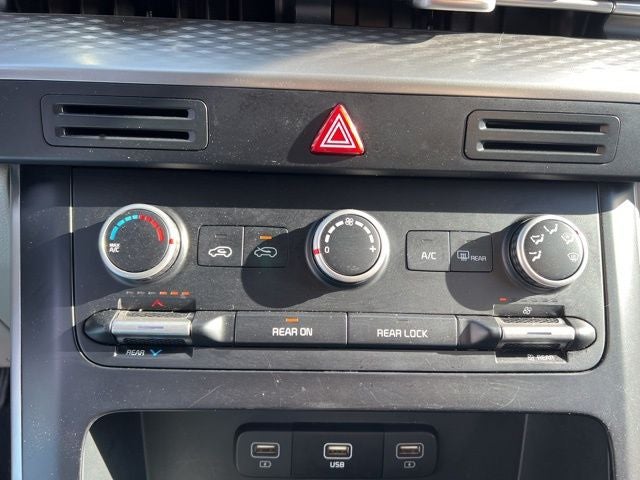 2024 Kia Carnival LX